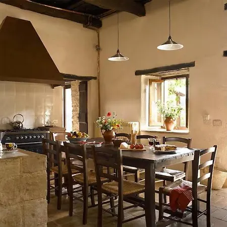 Borgo Di Pianciano Di Francesco Acera